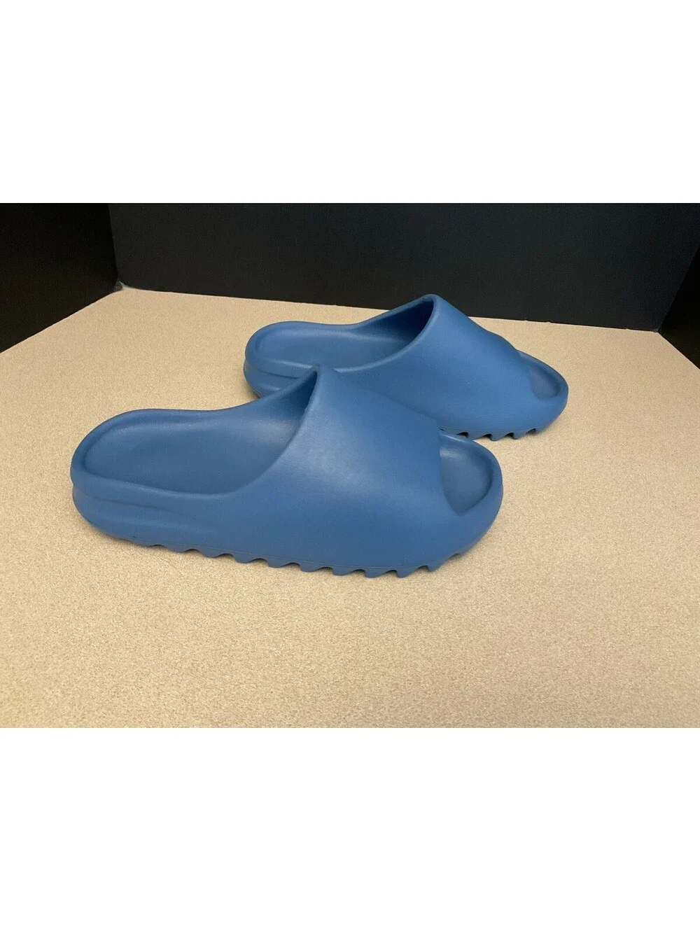 New! Mens YZY YS-01 Blue Comfort Slide Sandals. Size 8. Awesome Sandals!